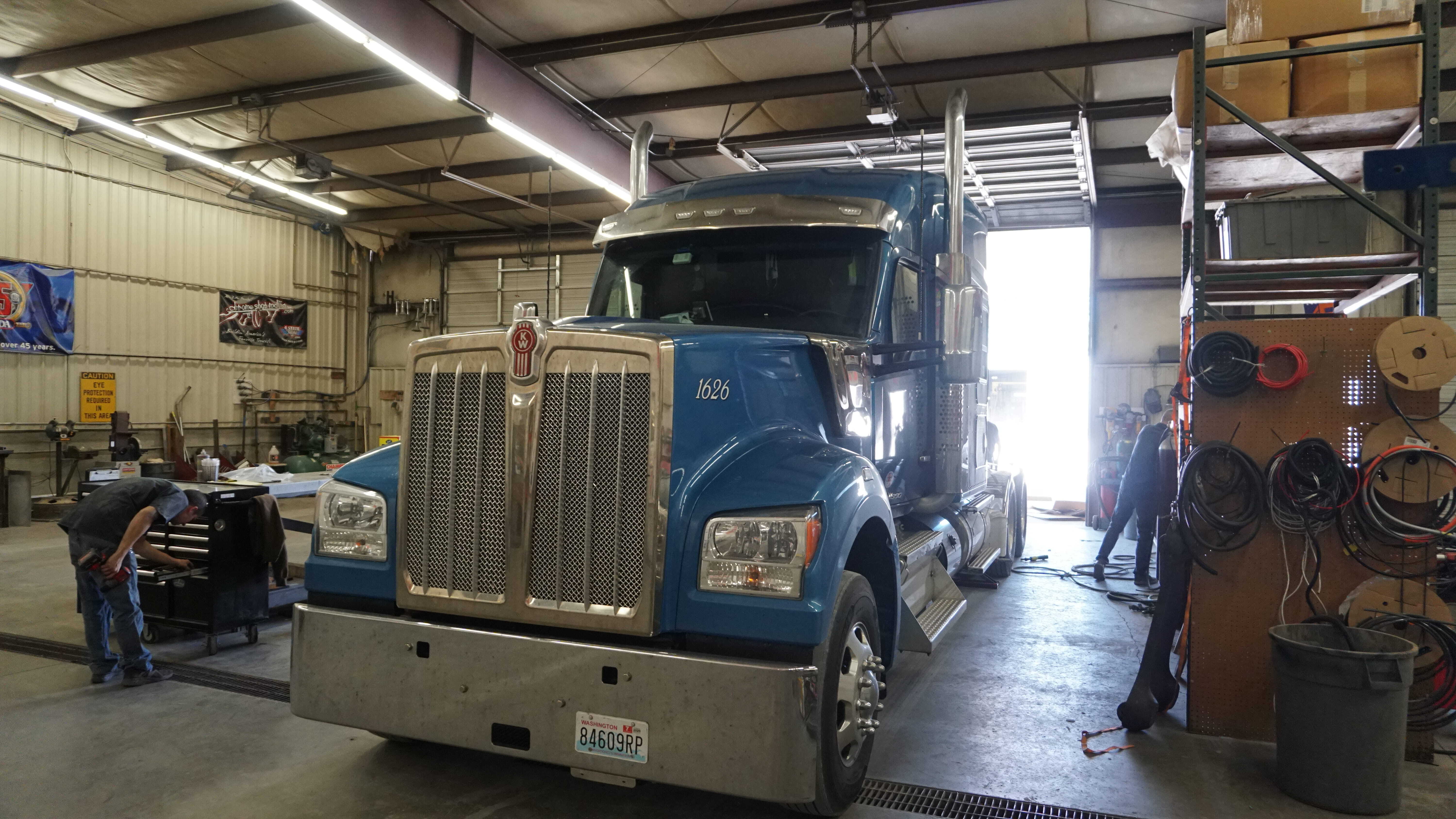kenworth-w990-custom-visor.jpg