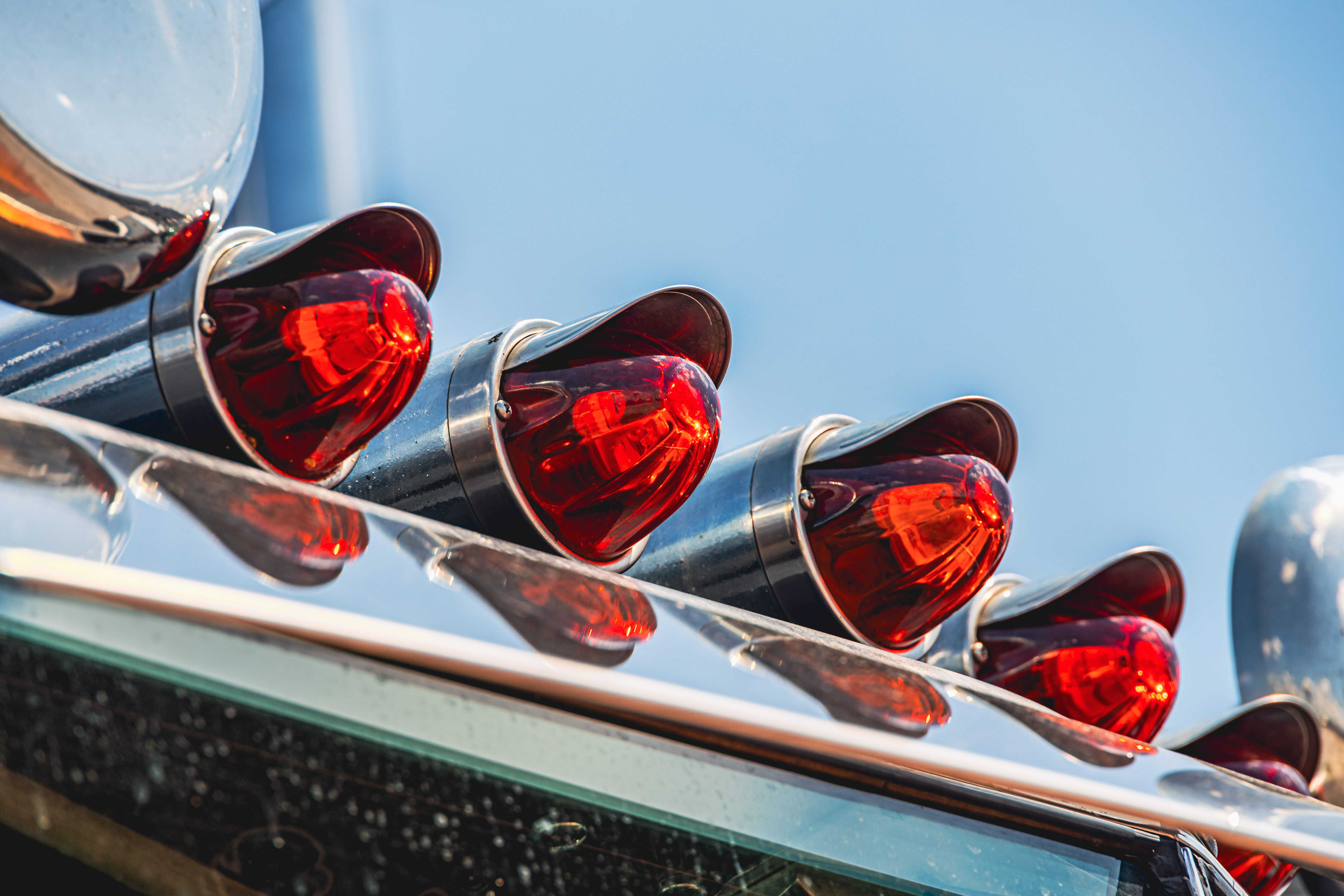 Kenworth W900A watermelon lights on roofline